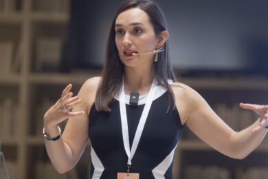 Tapping for alcohol cravings with skilled EFT Practitioner, Eleni Vardaki